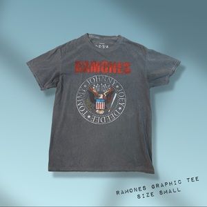 Ramones Graphic Tee 🎸 size small